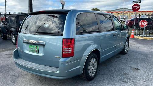 2008 Chrysler Town & Country LX