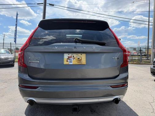 Gray 2019 Volvo XC90 T5 Momentum