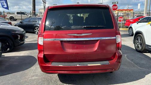 2011 Chrysler Town & Country Touring-L