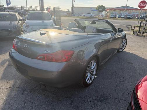 2015 INFINITI Q60 Base