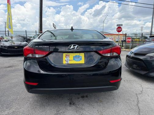 Black 2014 Hyundai ELANTRA SE