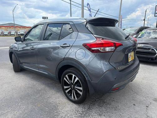 2020 Nissan Kicks SR