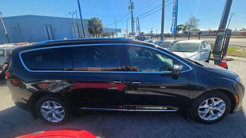 2018 Chrysler Pacifica Touring-L