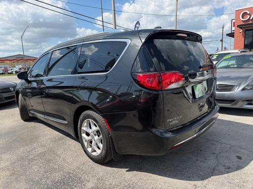 2018 Chrysler Pacifica Touring-L