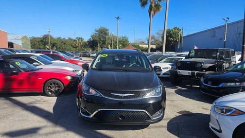 2018 Chrysler Pacifica Touring-L