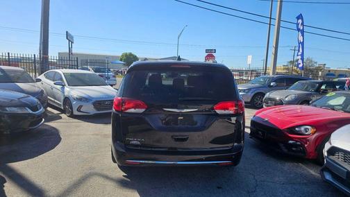 2018 Chrysler Pacifica Touring-L