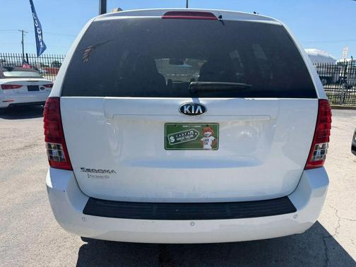 White 2014 Kia Sedona LX