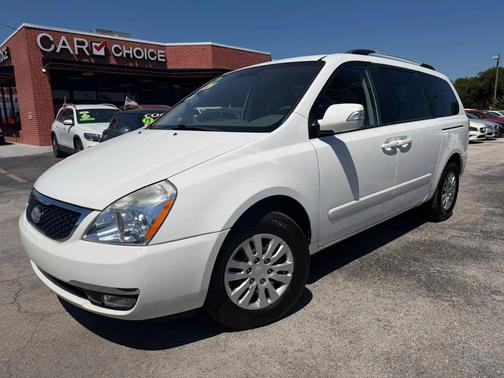 White 2014 Kia Sedona LX