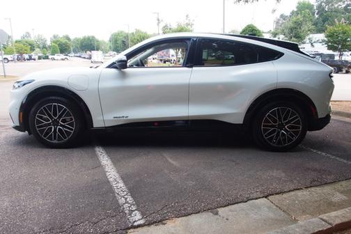 2024 Ford Mustang Mach-E PREMIUM