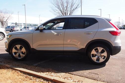 2020 Volvo XC40 T4 MOMENTUM