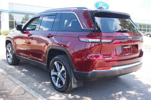 2023 Jeep Grand Cherokee BASE