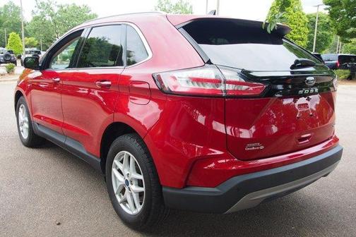 Red Metallic 2022 Ford Edge SEL