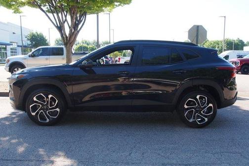 Mosaic Black Metallic 2025 Chevrolet Trax 2RS