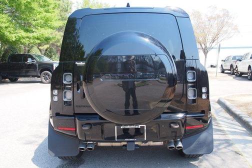 Santorini Black 2024 Land Rover Defender P525 V8