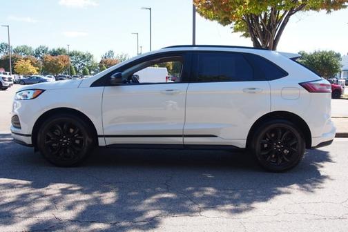 2022 Ford Edge SE
