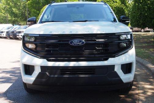 White Metallic 2026 Ford Expedition Active