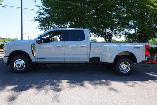 Avalanche 2026 Ford F-350 Platinum