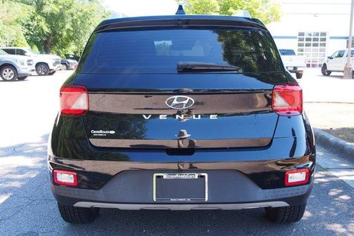 Black Noir Pearl 2022 Hyundai VENUE SEL