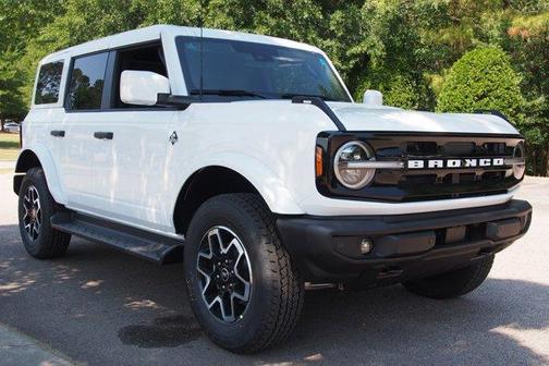 Oxford White 2026 Ford Bronco Outer Banks