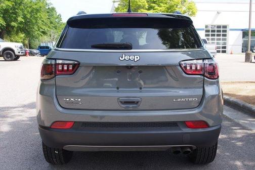 Sting Gray Clearcoat 2022 Jeep Compass Limited