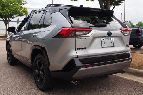 Silver Sky Metallic 2019 Toyota RAV4 Hybrid XSE