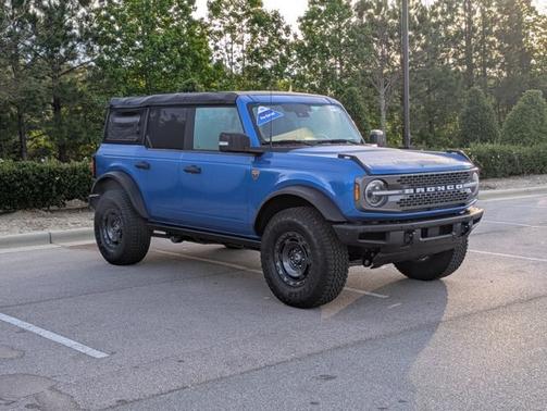 VELOCITY BLUE METALLIC 2025 Ford Bronco BADLANDS