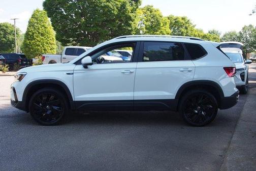 Pure White 2023 Volkswagen Taos 1.5T SE