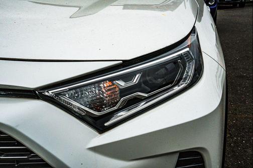 Blizzard Pearl w/Black Roof 2019 Toyota RAV4 Hybrid SE