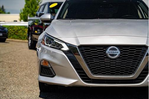 2021 Nissan Altima SR FWD