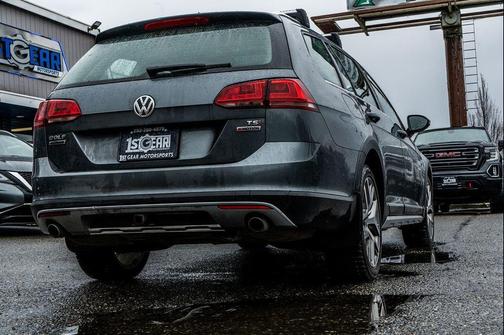 2017 Volkswagen Golf Alltrack TSI S