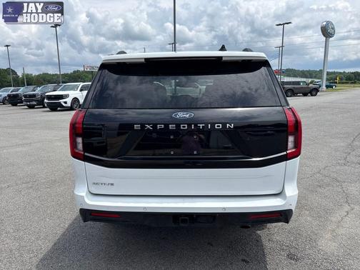 Oxford White 2025 Ford Expedition Active