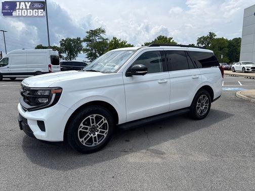 Oxford White 2025 Ford Expedition Active
