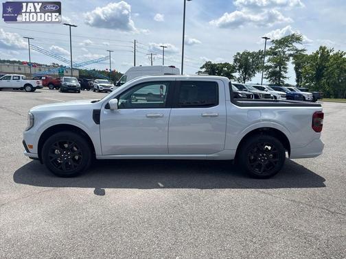 White Metallic 2026 Ford Maverick Lobo Standard