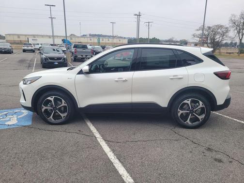 2026 Ford Escape ST-Line Select