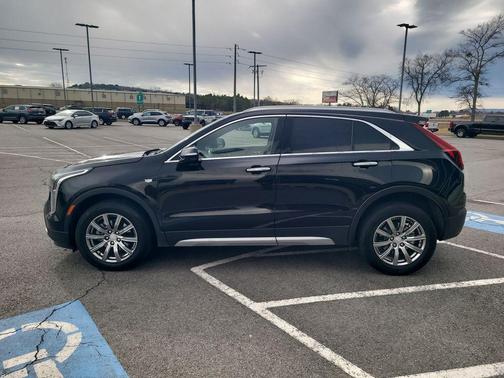 2023 Cadillac XT4 Premium Luxury