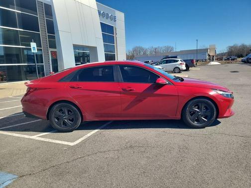 2022 Hyundai ELANTRA SEL