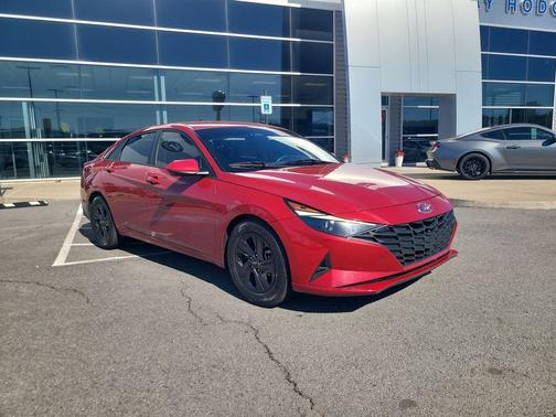 2022 Hyundai ELANTRA SEL