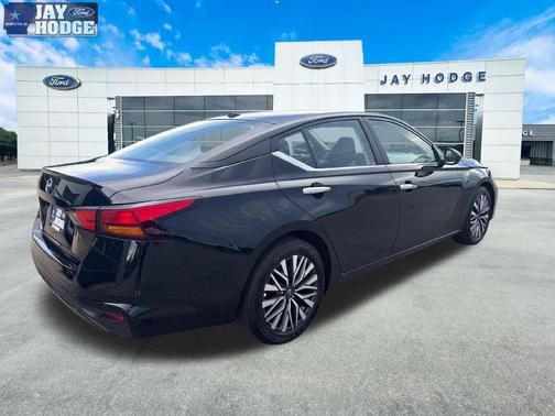 Black 2025 Nissan Altima SV