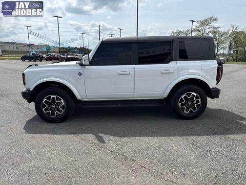 Oxford White 2025 Ford Bronco Outer Banks