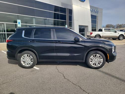 2024 Mitsubishi Outlander ES