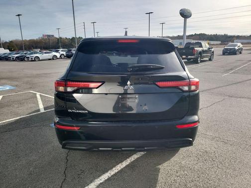 2024 Mitsubishi Outlander ES