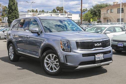 Everlasting Silver 2022 Kia Telluride LX