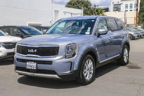 Everlasting Silver 2022 Kia Telluride LX