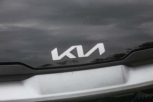 Black 2023 Kia Sportage Hybrid LX