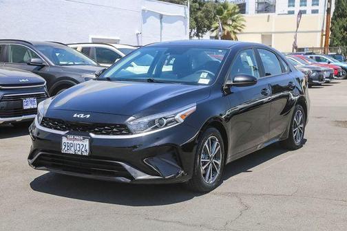 Aurora Black Pearl 2022 Kia Forte LXS