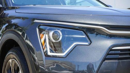 Gray 2025 Kia Niro EX