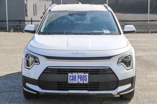 Snow White Pearl 2026 Kia Niro LX