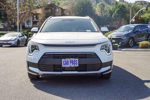 Snow White Pearl 2026 Kia Niro EX
