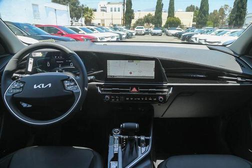 Snow White Pearl 2026 Kia Niro EX