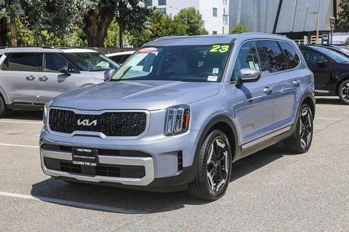 Everlasting Silver 2023 Kia Telluride EX